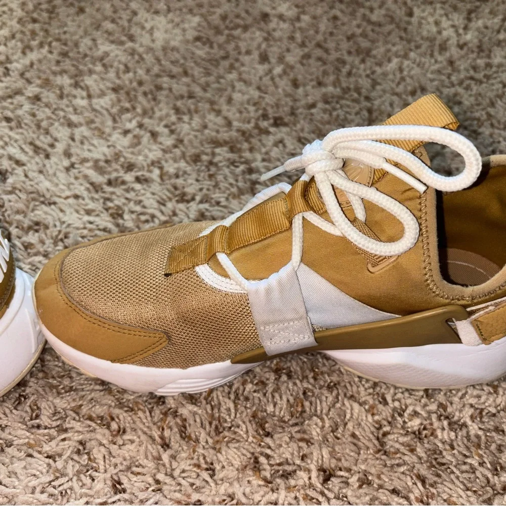 Nike Air Beige Athletic Shoes size 8.5 - Picture 6 of 9